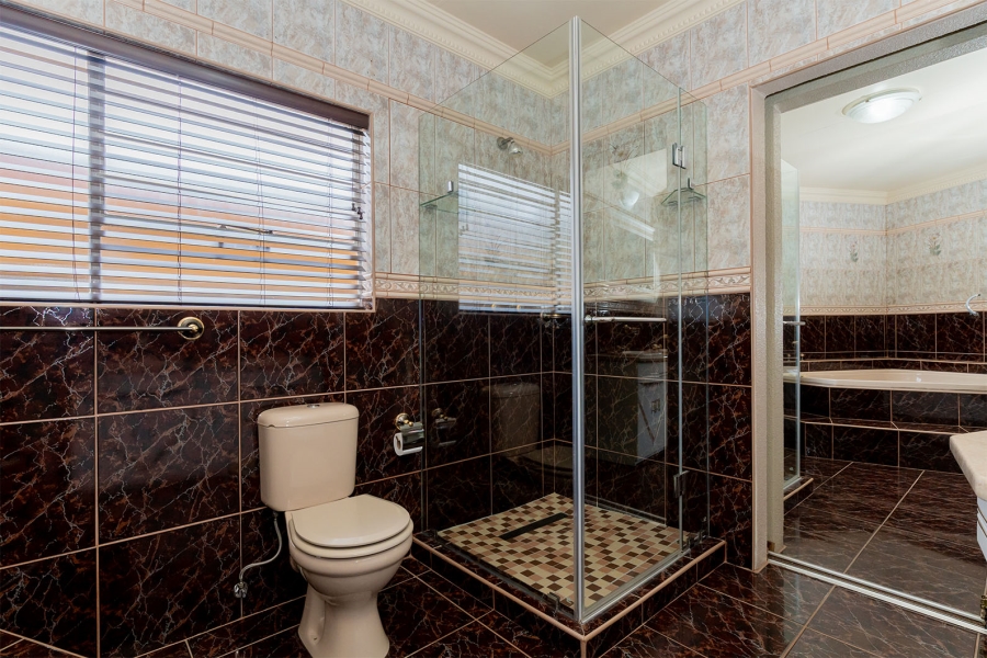 4 Bedroom Property for Sale in Kenleaf Gauteng