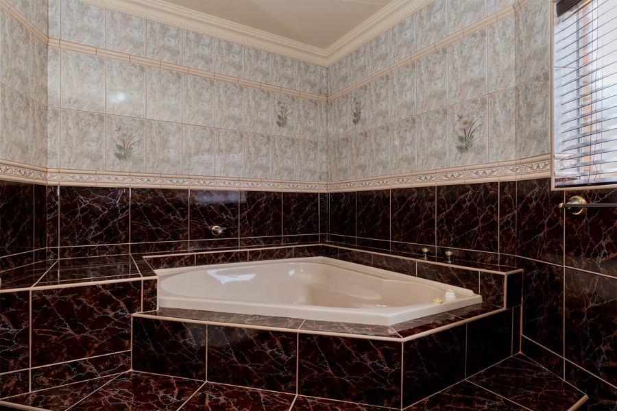 4 Bedroom Property for Sale in Kenleaf Gauteng