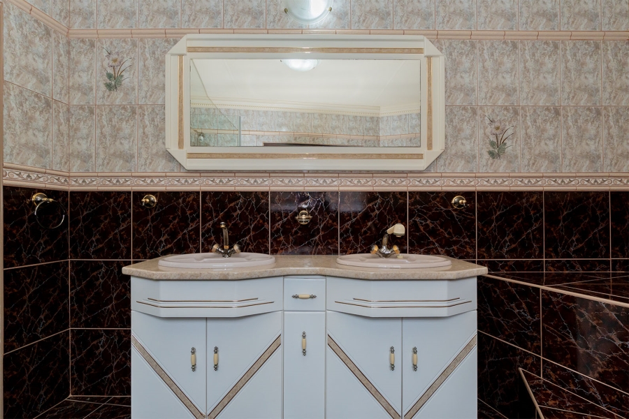 4 Bedroom Property for Sale in Kenleaf Gauteng