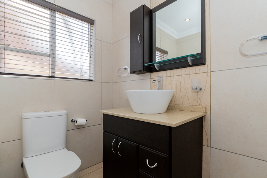 4 Bedroom Property for Sale in Kenleaf Gauteng