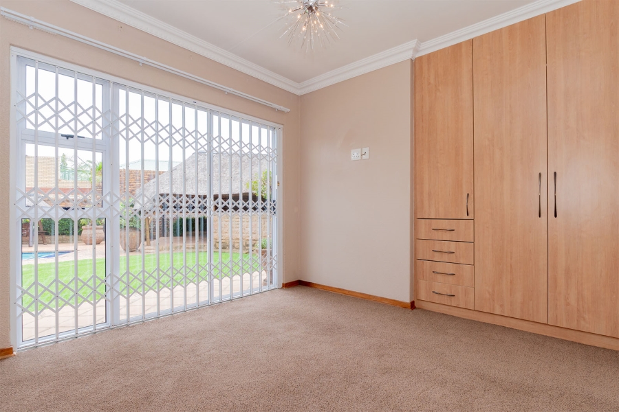 4 Bedroom Property for Sale in Kenleaf Gauteng