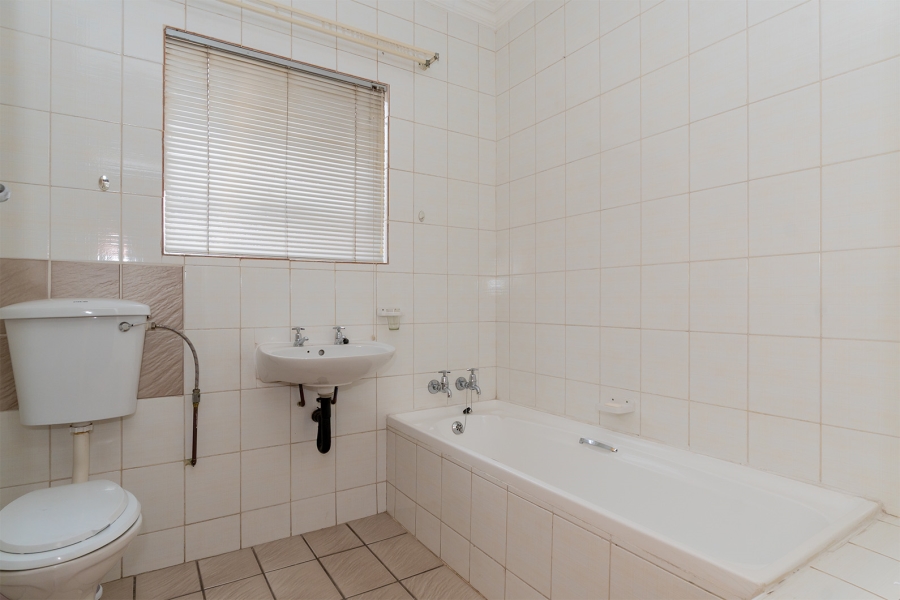 4 Bedroom Property for Sale in Kenleaf Gauteng