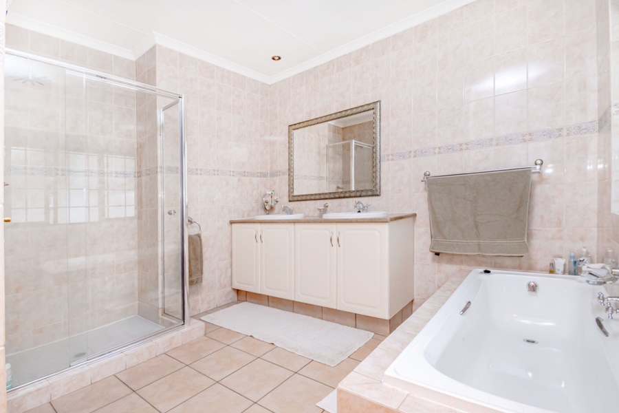 3 Bedroom Property for Sale in Beverley Gauteng