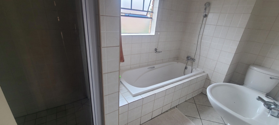 1 Bedroom Property for Sale in Edenvale Central Gauteng