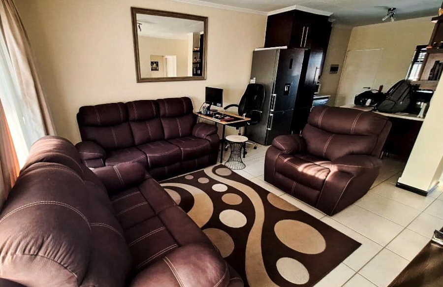 2 Bedroom Property for Sale in Greenstone Hill Gauteng