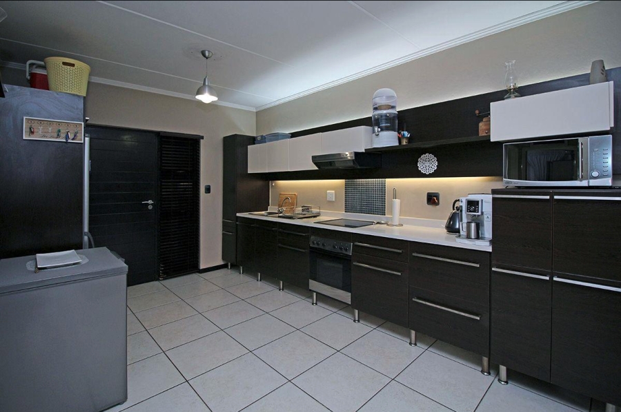2 Bedroom Property for Sale in Greenstone Hill Gauteng