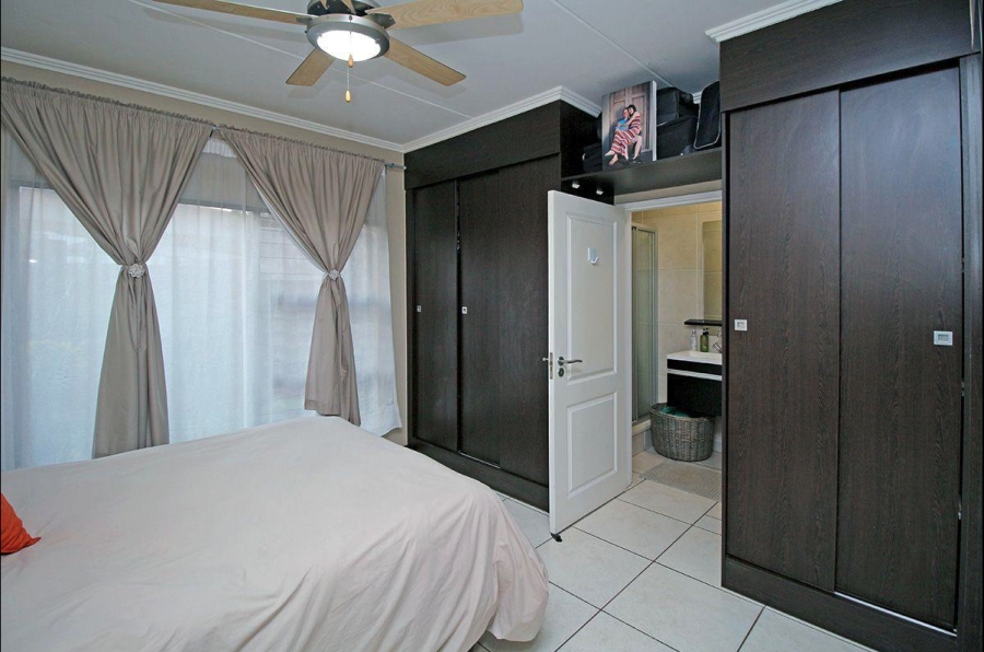 2 Bedroom Property for Sale in Greenstone Hill Gauteng