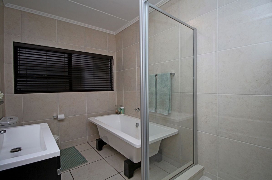 2 Bedroom Property for Sale in Greenstone Hill Gauteng