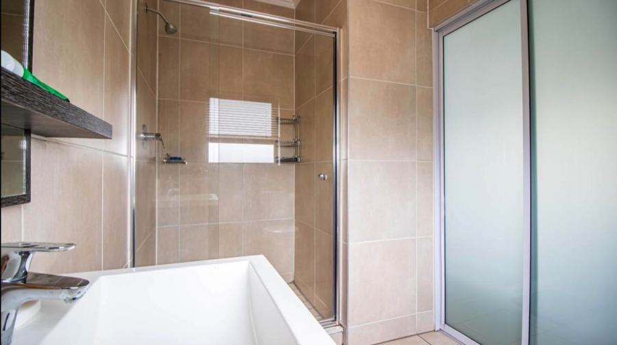 2 Bedroom Property for Sale in Greenstone Hill Gauteng