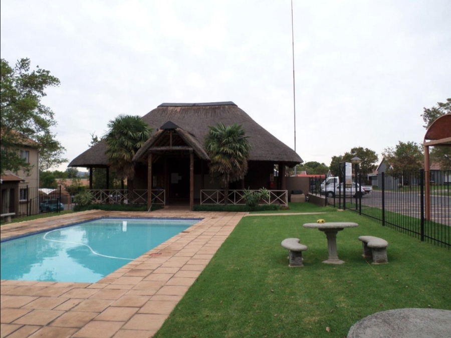 2 Bedroom Property for Sale in Greenstone Hill Gauteng