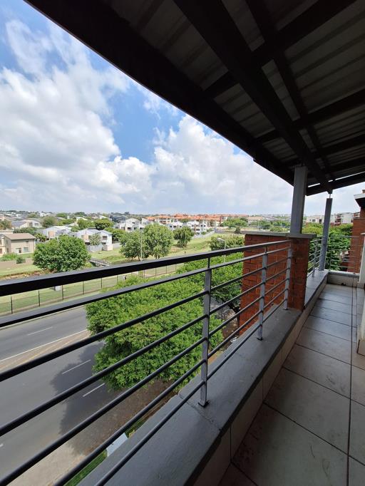 1 Bedroom Property for Sale in Greenstone Hill Gauteng