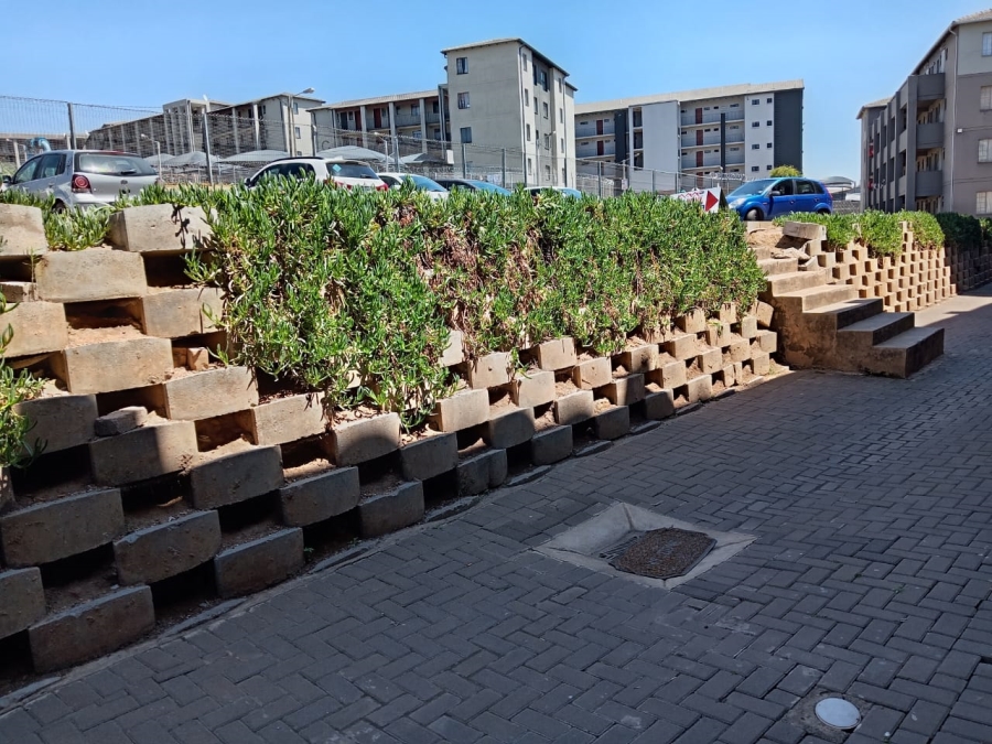 2 Bedroom Property for Sale in Fleurhof Gauteng