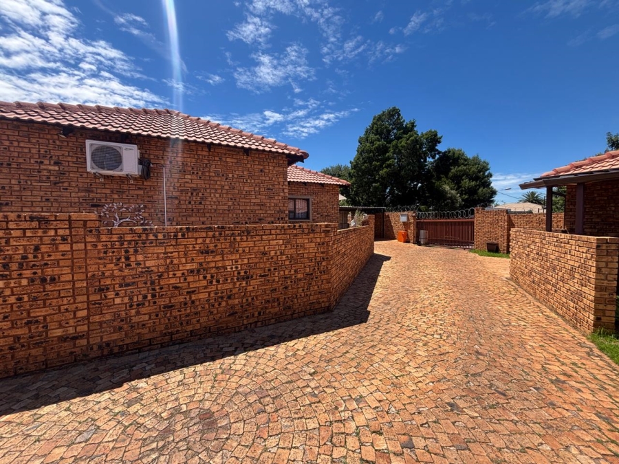 4 Bedroom Property for Sale in Krugersdorp North Gauteng