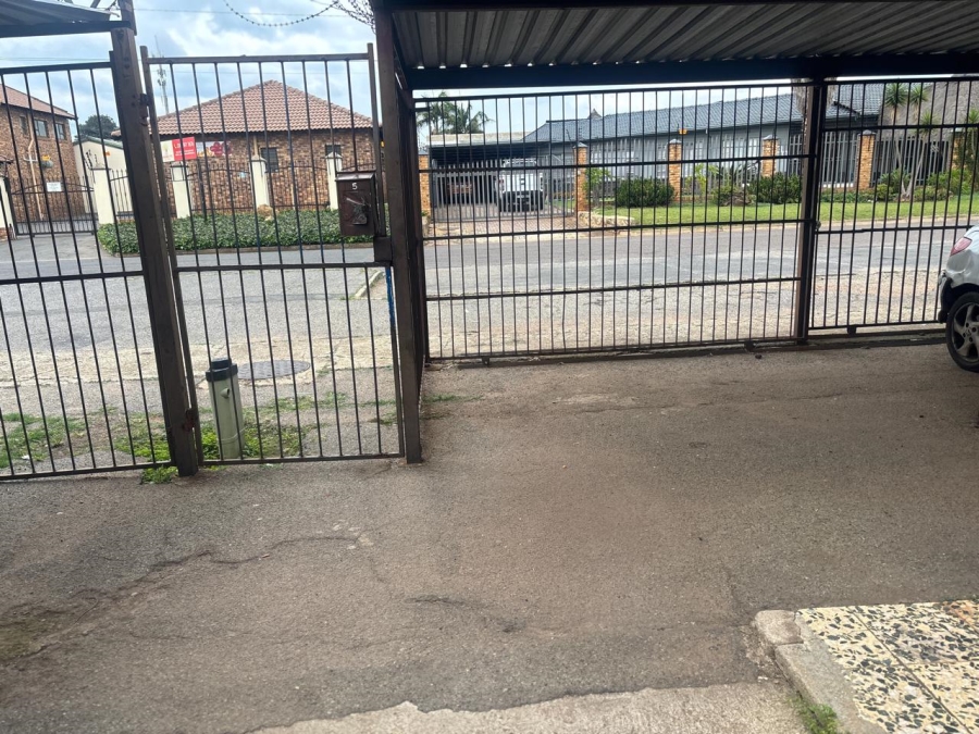 2 Bedroom Property for Sale in Quellerie Park Gauteng