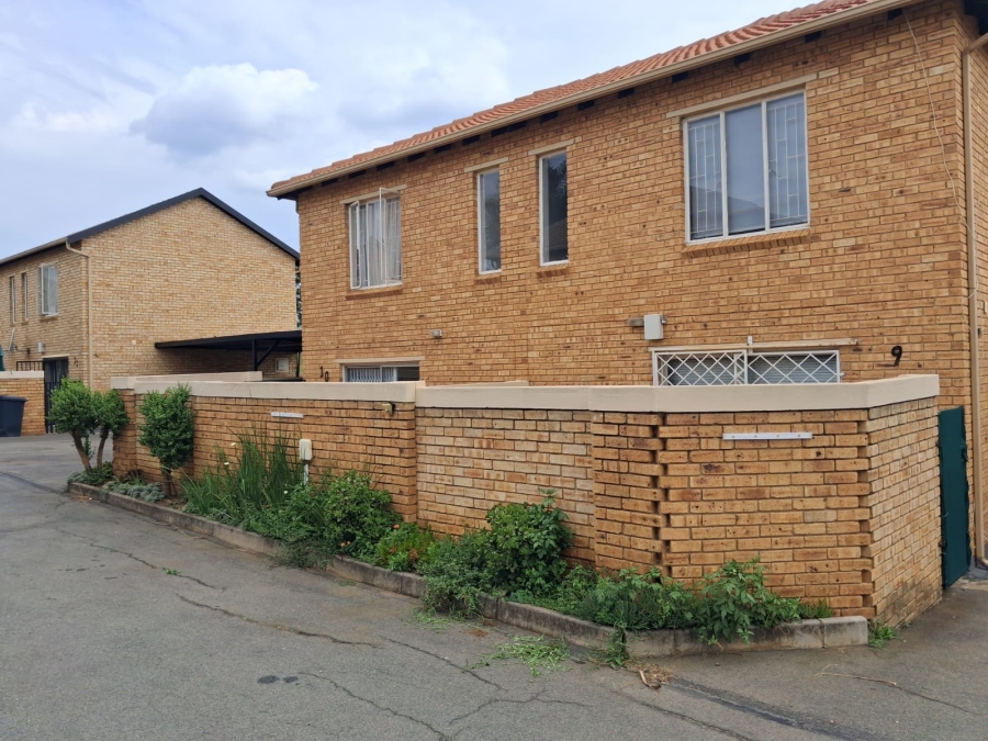 2 Bedroom Property for Sale in Strubensvallei Gauteng