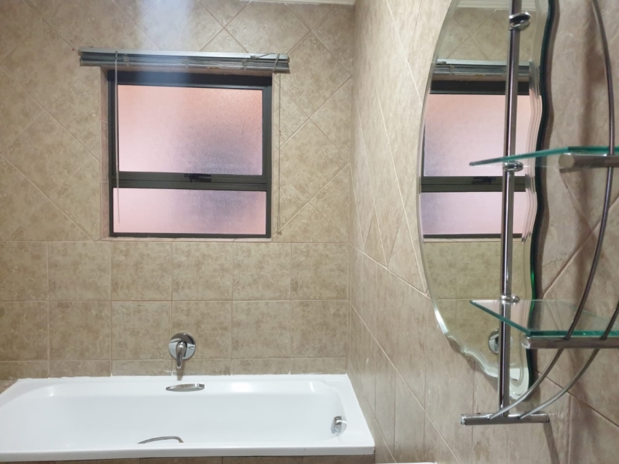 2 Bedroom Property for Sale in Florida Park Gauteng