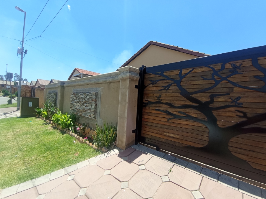 3 Bedroom Property for Sale in Witpoortjie Gauteng