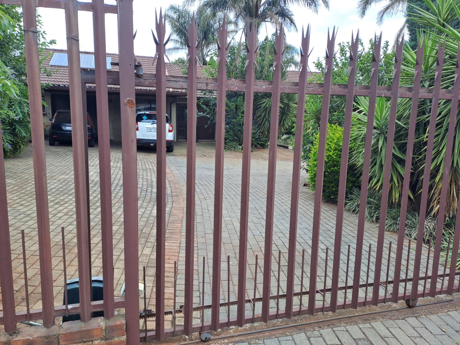 4 Bedroom Property for Sale in Breaunanda Gauteng