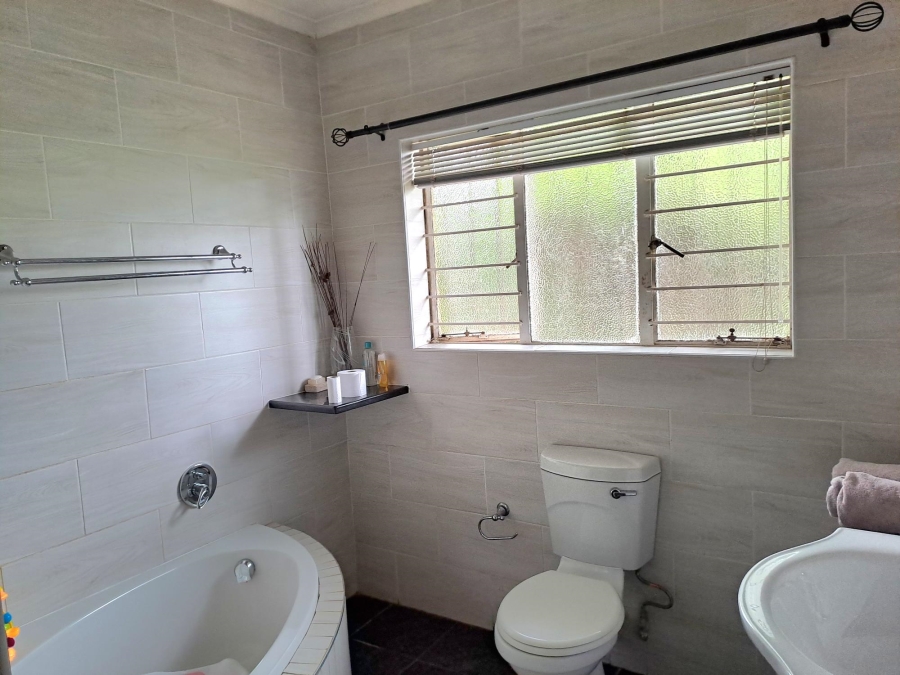 4 Bedroom Property for Sale in Breaunanda Gauteng