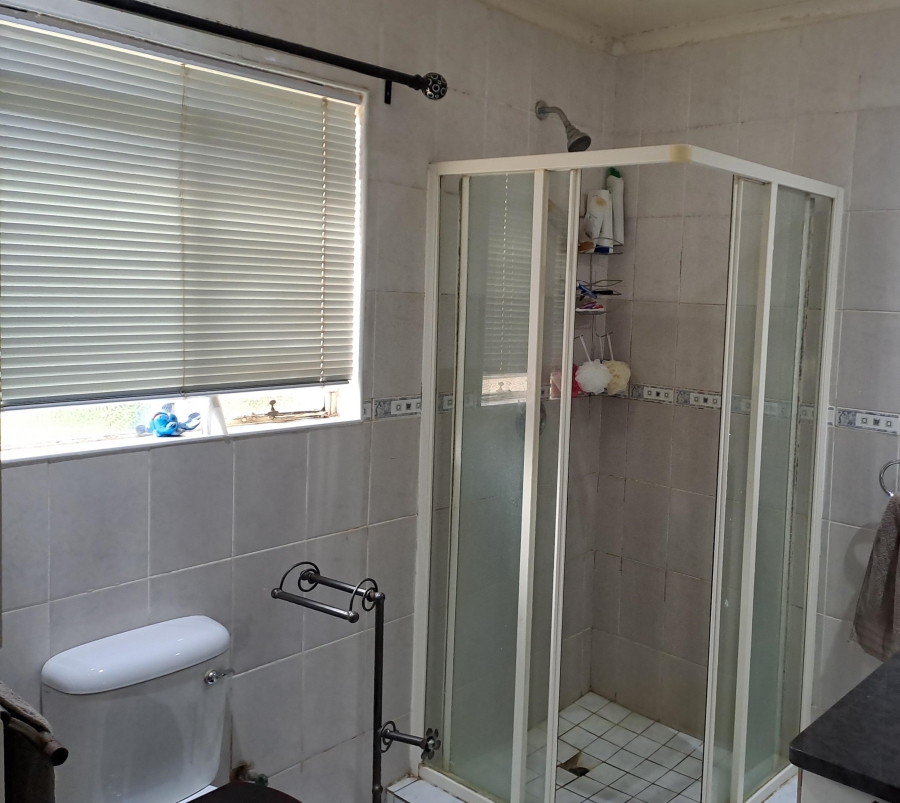 4 Bedroom Property for Sale in Breaunanda Gauteng