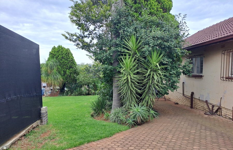 4 Bedroom Property for Sale in Breaunanda Gauteng