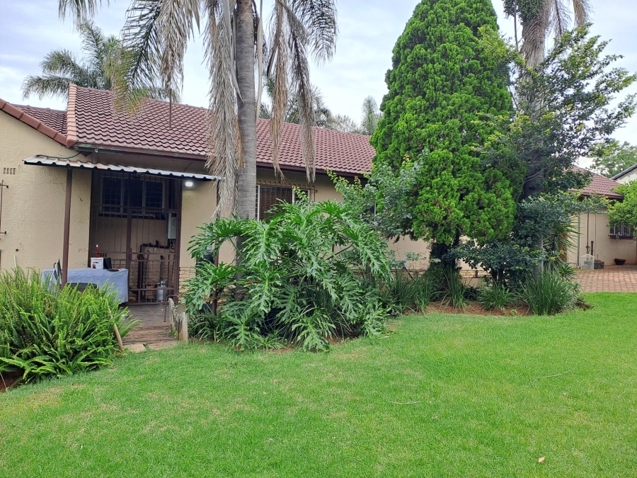 4 Bedroom Property for Sale in Breaunanda Gauteng