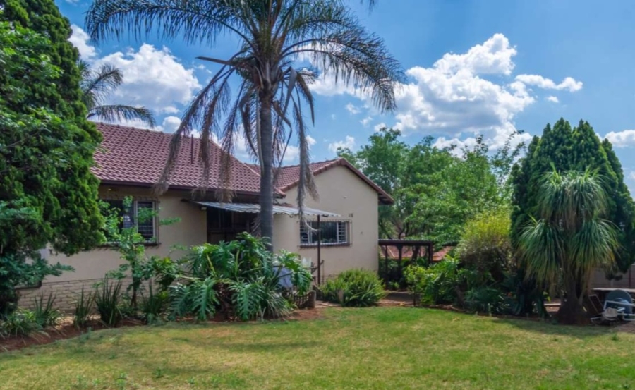 4 Bedroom Property for Sale in Breaunanda Gauteng