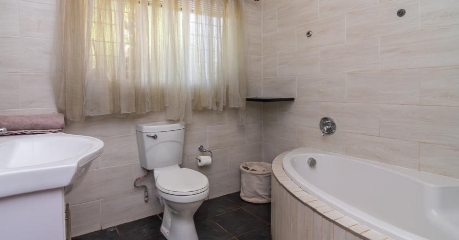 4 Bedroom Property for Sale in Breaunanda Gauteng