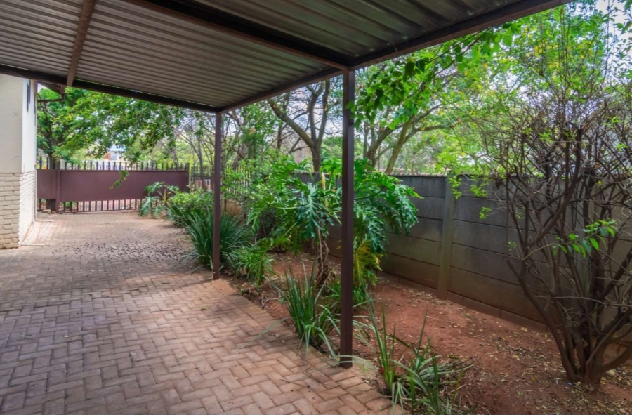 4 Bedroom Property for Sale in Breaunanda Gauteng