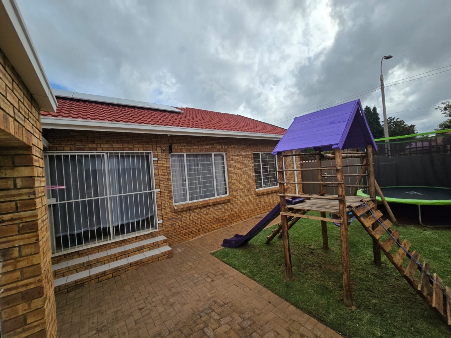 3 Bedroom Property for Sale in Helikonpark Gauteng
