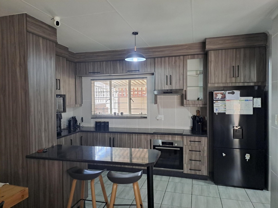 3 Bedroom Property for Sale in Helikonpark Gauteng