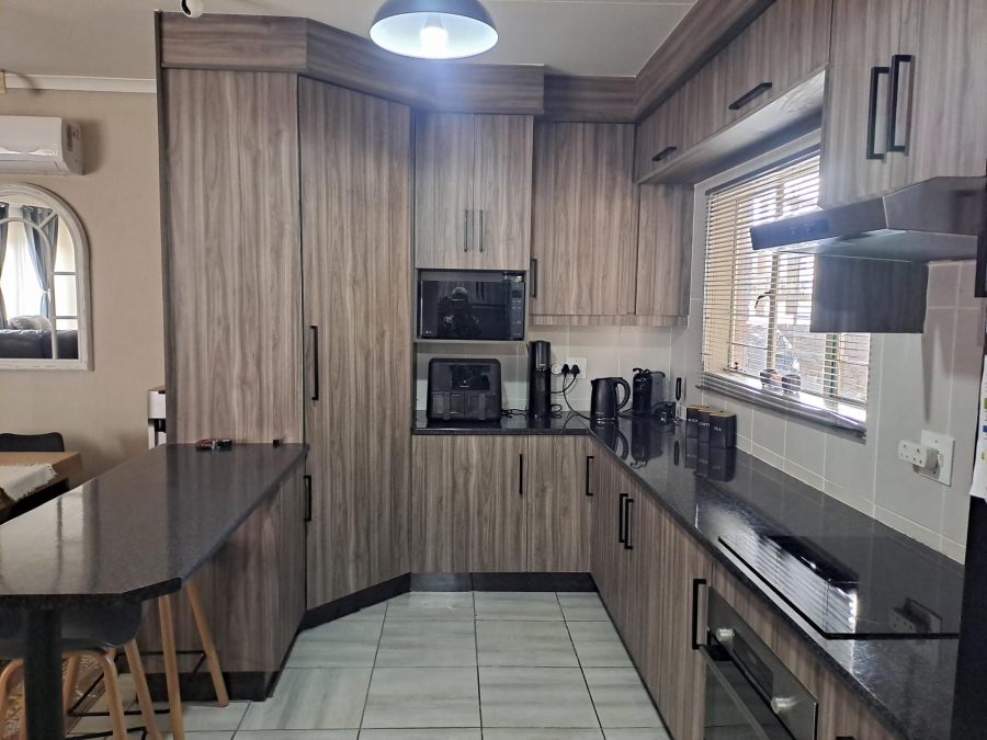 3 Bedroom Property for Sale in Helikonpark Gauteng
