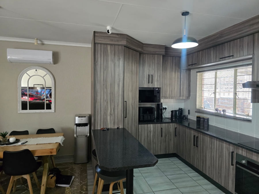 3 Bedroom Property for Sale in Helikonpark Gauteng