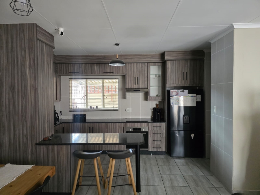 3 Bedroom Property for Sale in Helikonpark Gauteng