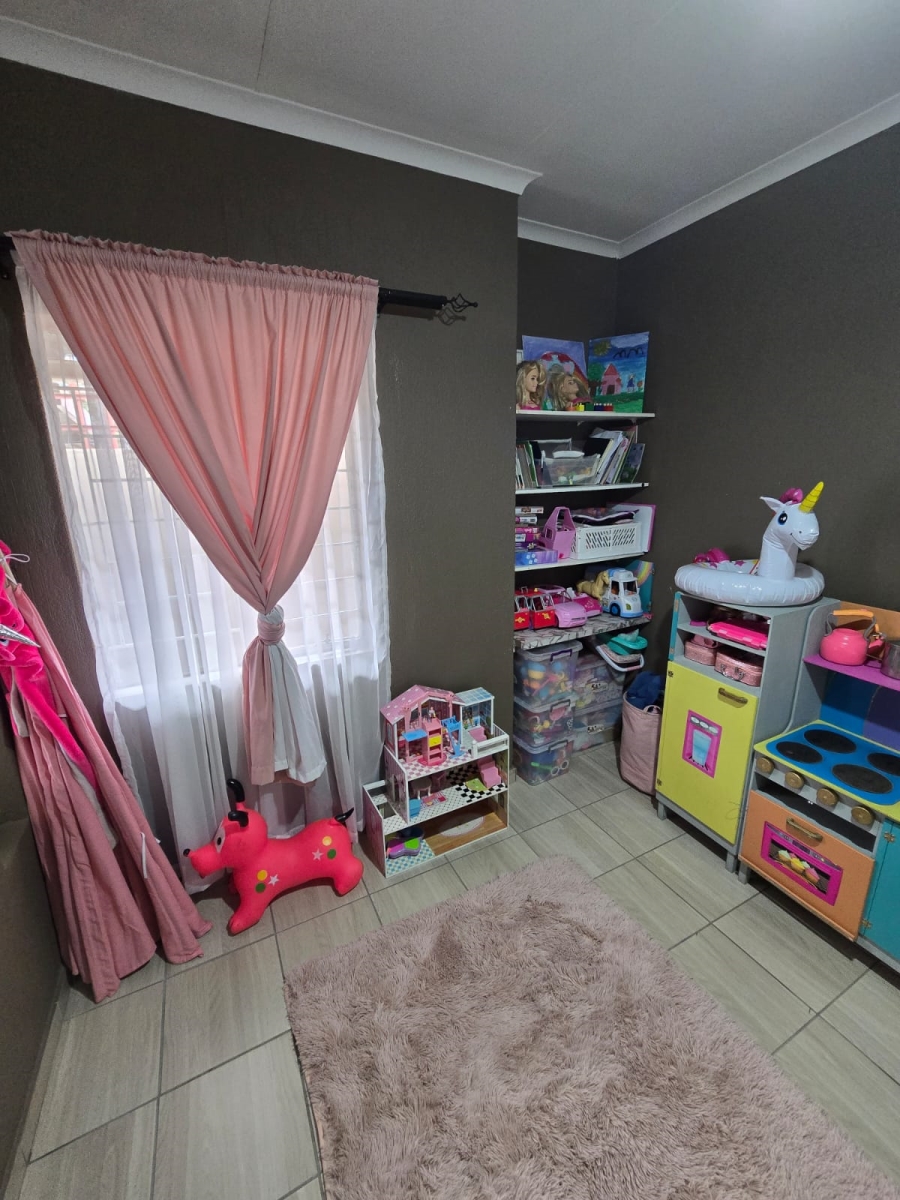 3 Bedroom Property for Sale in Helikonpark Gauteng