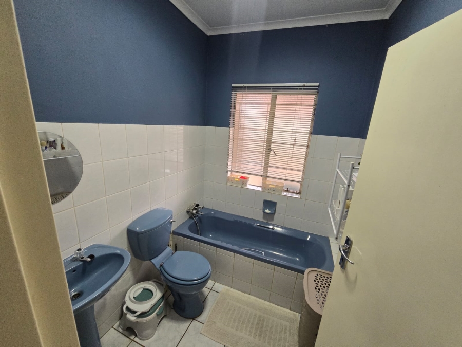 3 Bedroom Property for Sale in Helikonpark Gauteng