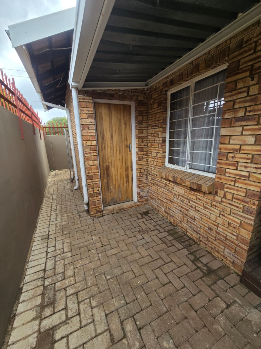 3 Bedroom Property for Sale in Helikonpark Gauteng