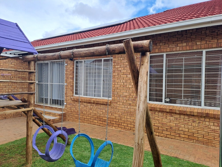 3 Bedroom Property for Sale in Helikonpark Gauteng