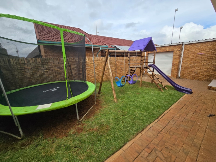 3 Bedroom Property for Sale in Helikonpark Gauteng