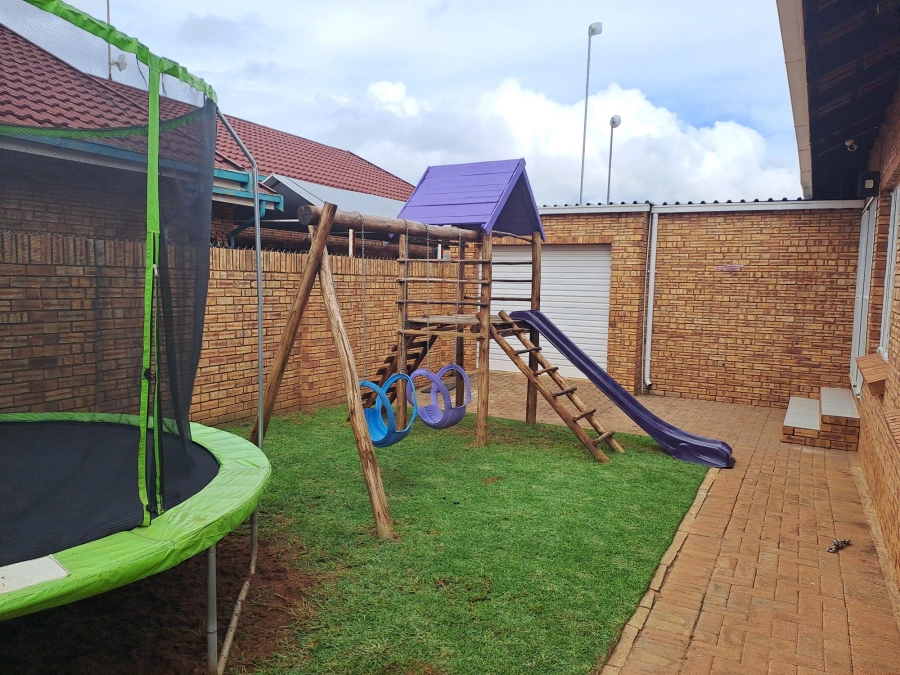 3 Bedroom Property for Sale in Helikonpark Gauteng