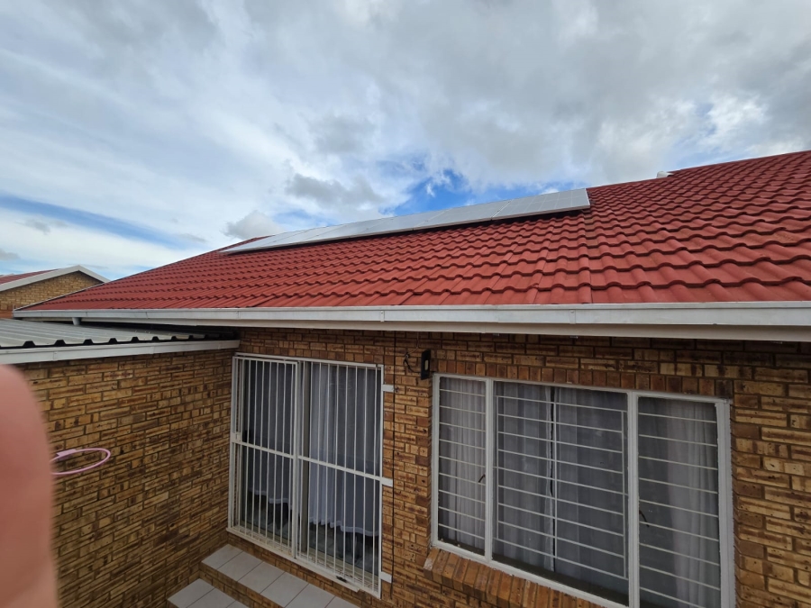 3 Bedroom Property for Sale in Helikonpark Gauteng