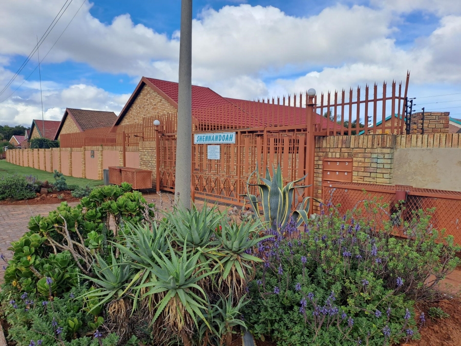3 Bedroom Property for Sale in Helikonpark Gauteng