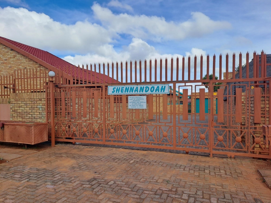 3 Bedroom Property for Sale in Helikonpark Gauteng