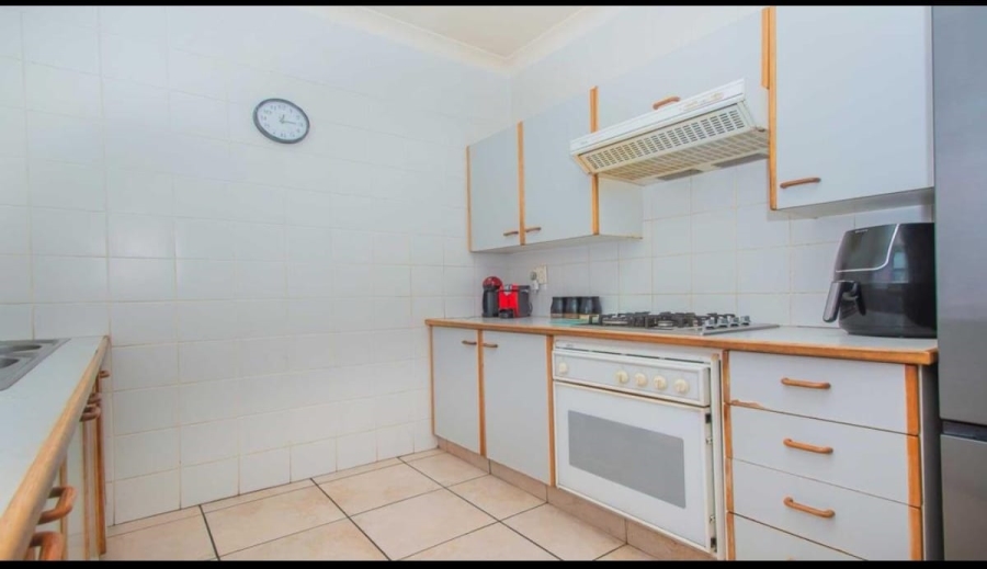 2 Bedroom Property for Sale in Florida Lake Gauteng