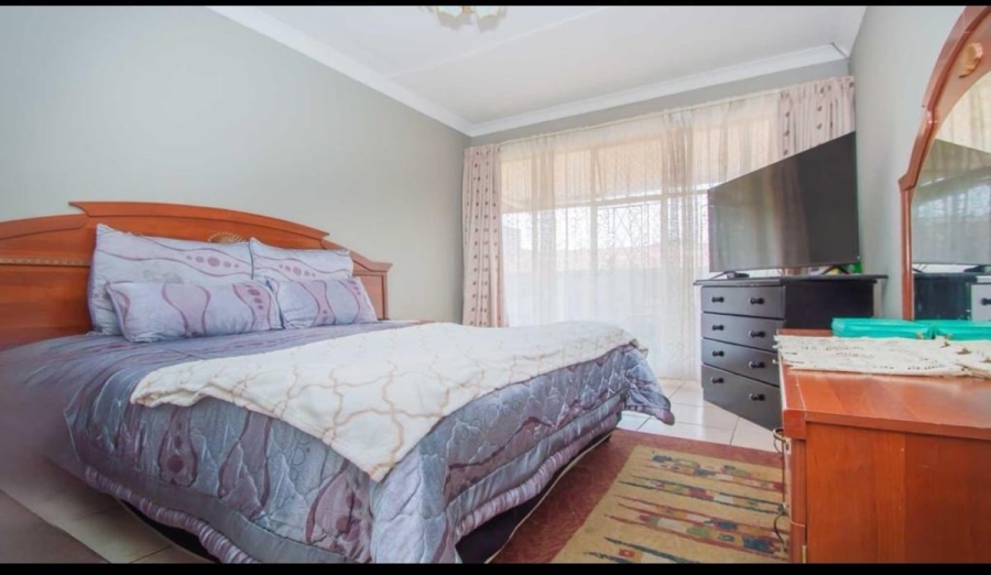 2 Bedroom Property for Sale in Florida Lake Gauteng