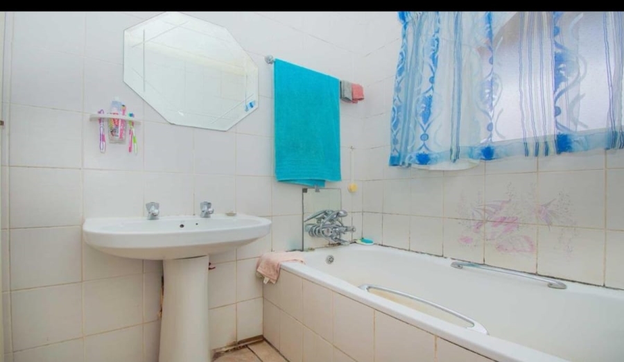 2 Bedroom Property for Sale in Florida Lake Gauteng