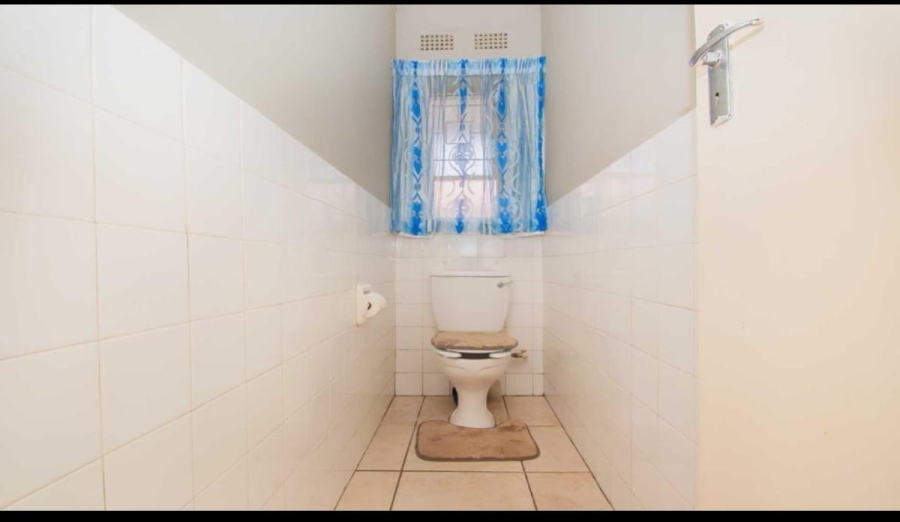 2 Bedroom Property for Sale in Florida Lake Gauteng