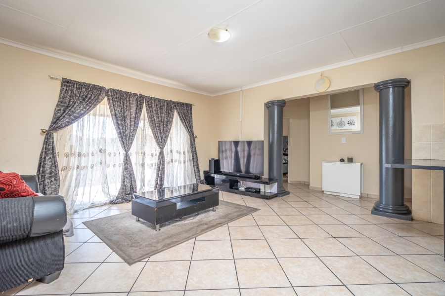 3 Bedroom Property for Sale in Rangeview Gauteng
