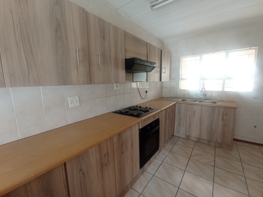 2 Bedroom Property for Sale in Florida Lake Gauteng