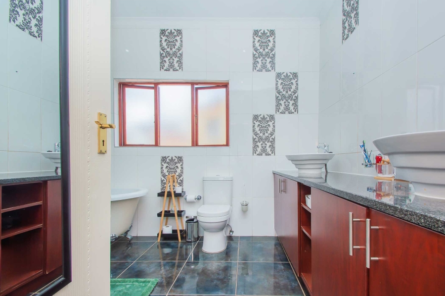 3 Bedroom Property for Sale in Allens Nek Gauteng